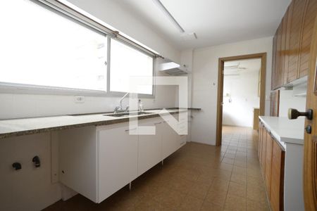 Apartamento à venda com 241m², 4 quartos e 3 vagasCozinha