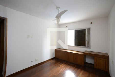 Apartamento à venda com 241m², 4 quartos e 3 vagasQuarto 2