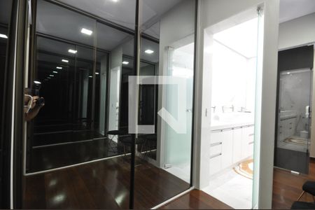 Casa à venda com 240m², 4 quartos e 3 vagasCloset