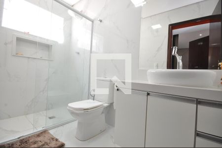 Casa à venda com 240m², 4 quartos e 3 vagasBanheiro da Suíte 2