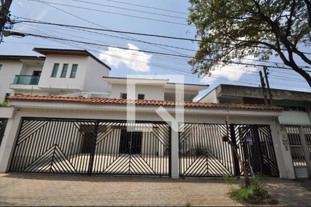 Casa à venda com 240m², 4 quartos e 3 vagasFachada