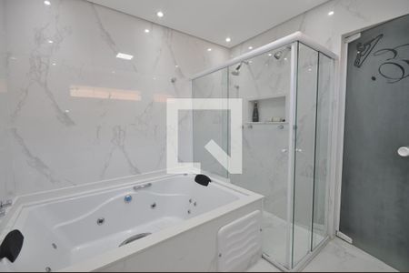 Casa à venda com 240m², 4 quartos e 3 vagasBanheiro da Suíte 1