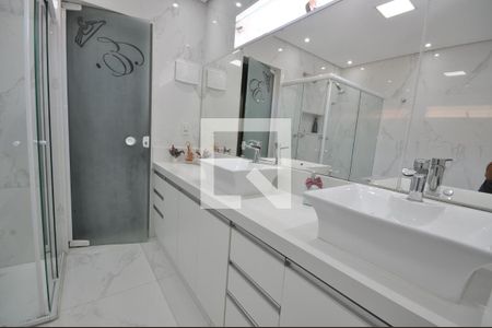 Casa à venda com 240m², 4 quartos e 3 vagasBanheiro da Suíte 1