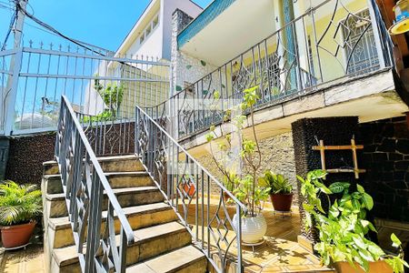 Casa à venda com 150m², 4 quartos e 3 vagas Casa à venda com 150m², 4 quartos e 3 vagasÁrea externa