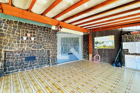 Casa à venda com 150m², 4 quartos e 3 vagas Casa à venda com 150m², 4 quartos e 3 vagasGaragem
