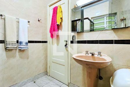 Casa à venda com 150m², 4 quartos e 3 vagas Casa à venda com 150m², 4 quartos e 3 vagasBanheiro