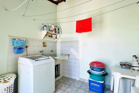 Casa à venda com 150m², 4 quartos e 3 vagas Casa à venda com 150m², 4 quartos e 3 vagasÁrea de Serviço