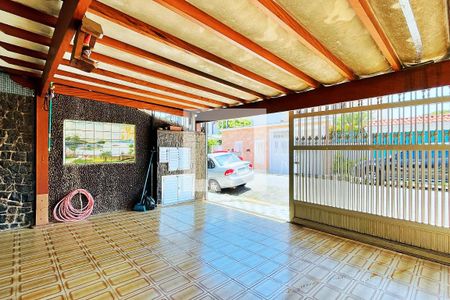 Casa à venda com 150m², 4 quartos e 3 vagas Casa à venda com 150m², 4 quartos e 3 vagasGaragem