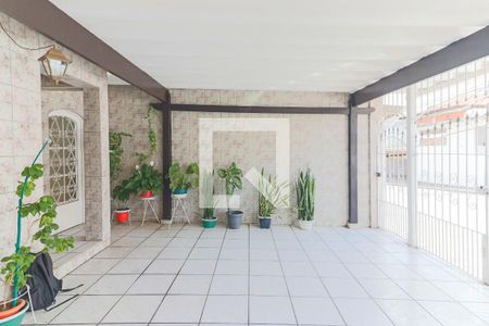 Casa à venda com 138m², 4 quartos e 2 vagas Casa à venda com 138m², 4 quartos e 2 vagasGaragem