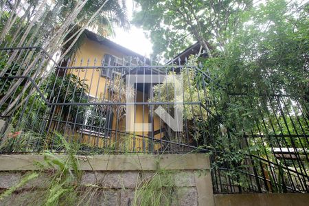 Casa à venda com 420m², 5 quartos e 2 vagasFachada
