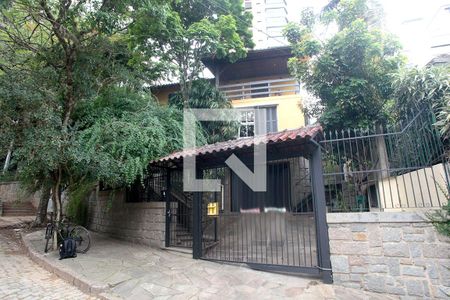 Casa à venda com 420m², 5 quartos e 2 vagasFachada
