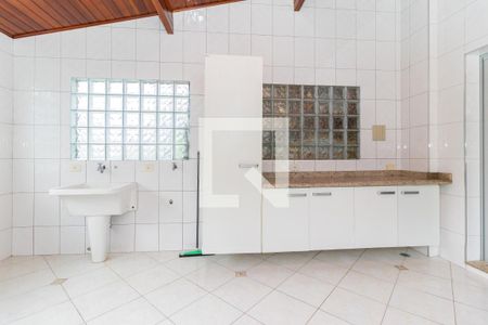 Casa à venda com 470m², 6 quartos e 4 vagas Casa à venda com 470m², 6 quartos e 4 vagasCasa 1 - Área de Serviço