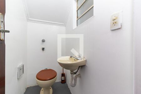 Casa à venda com 470m², 6 quartos e 4 vagas Casa à venda com 470m², 6 quartos e 4 vagasCasa 1 - Lavabo