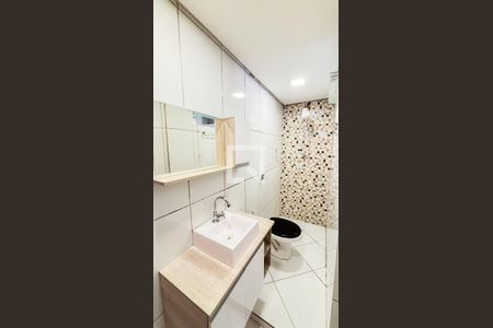 Apartamento para alugar com 65m², 2 quartos e sem vagaBanheiro