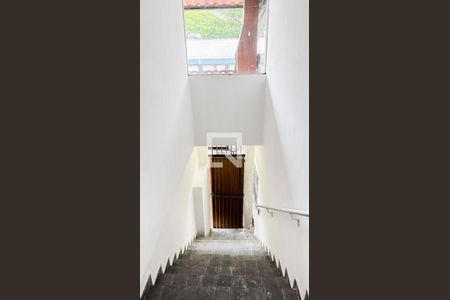 Apartamento para alugar com 65m², 2 quartos e sem vagaEscada