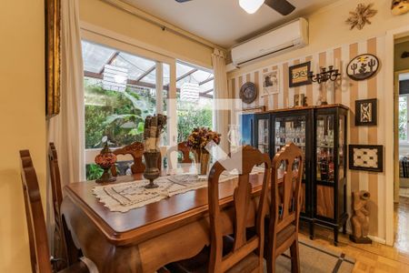 Sala de apartamento à venda com 2 quartos, 65m² em Independência, Porto Alegre