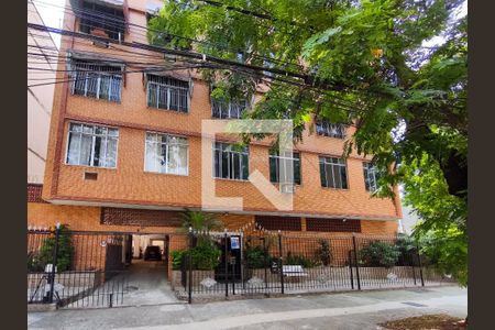 Apartamento à venda com 74m², 2 quartos e 1 vagaFachada e portaria