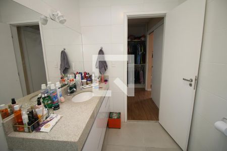 Casa à venda com 225m², 4 quartos e 2 vagasBanheiro da Suíte 2