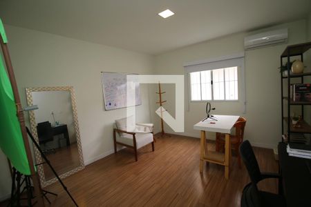 Casa à venda com 225m², 4 quartos e 2 vagasQuarto 4