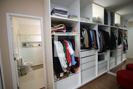 Casa à venda com 225m², 4 quartos e 2 vagasCloset