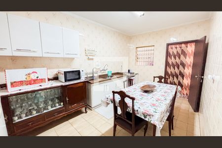 Casa à venda com 165m², 4 quartos e 2 vagas Casa à venda com 165m², 4 quartos e 2 vagasCozinha