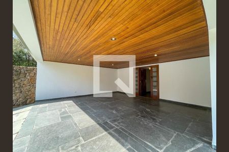 Casa de condomínio à venda com 400m², 5 quartos e 2 vagas Casa de condomínio à venda com 400m², 5 quartos e 2 vagasSacada/Quarto 2