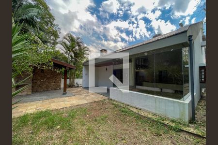 Casa de condomínio à venda com 400m², 5 quartos e 2 vagas Casa de condomínio à venda com 400m², 5 quartos e 2 vagasFachada