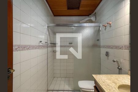 Casa de condomínio à venda com 400m², 5 quartos e 2 vagas Casa de condomínio à venda com 400m², 5 quartos e 2 vagasBanheiro
