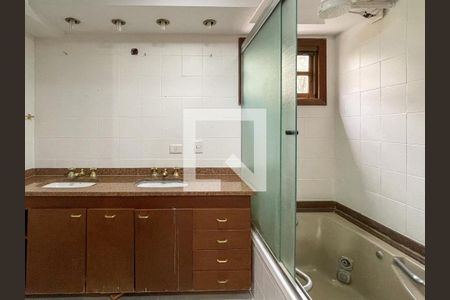 Casa de condomínio à venda com 400m², 5 quartos e 2 vagas Casa de condomínio à venda com 400m², 5 quartos e 2 vagasBanheiro