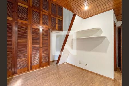 Casa de condomínio à venda com 400m², 5 quartos e 2 vagas Casa de condomínio à venda com 400m², 5 quartos e 2 vagasSuite 2