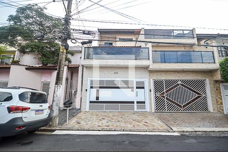 Casa à venda com 256m², 2 quartos e 2 vagas Casa à venda com 256m², 2 quartos e 2 vagasFachada