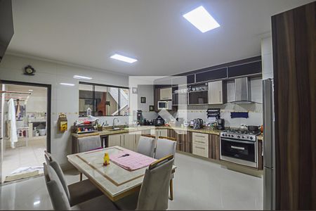 Casa à venda com 256m², 2 quartos e 2 vagas Casa à venda com 256m², 2 quartos e 2 vagasCozinha