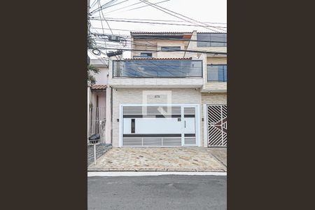 Casa à venda com 256m², 2 quartos e 2 vagas Casa à venda com 256m², 2 quartos e 2 vagasFachada