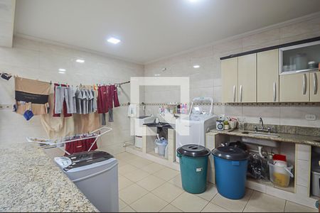 Casa à venda com 256m², 2 quartos e 2 vagas Casa à venda com 256m², 2 quartos e 2 vagasÁrea de Serviço