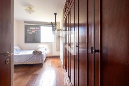 Apartamento à venda com 466m², 5 quartos e 6 vagasQuarto Suíte 2