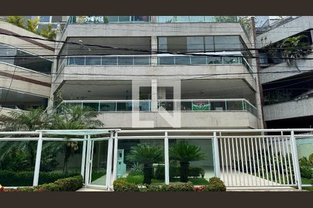 Apartamento à venda com 190m², 3 quartos e 2 vagasFachada