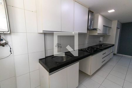 Apartamento à venda com 123m², 3 quartos e 2 vagas Apartamento à venda com 123m², 3 quartos e 2 vagasCozinha e Área de Serviço