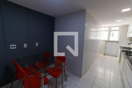 Apartamento à venda com 123m², 3 quartos e 2 vagas Apartamento à venda com 123m², 3 quartos e 2 vagasCozinha e Área de Serviço