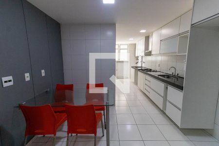 Apartamento à venda com 123m², 3 quartos e 2 vagas Apartamento à venda com 123m², 3 quartos e 2 vagasCozinha e Área de Serviço