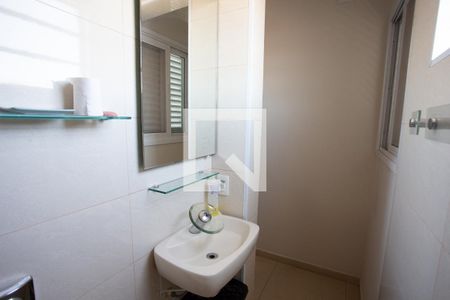 Casa à venda com 250m², 5 quartos e 4 vagas Casa à venda com 250m², 5 quartos e 4 vagasBANHEIRO QUARTO 2