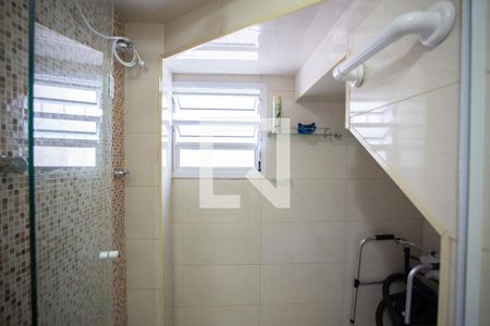 Casa à venda com 250m², 5 quartos e 4 vagas Casa à venda com 250m², 5 quartos e 4 vagasBANHEIRO