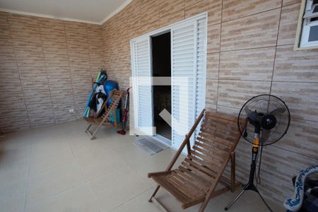 Casa à venda com 250m², 5 quartos e 4 vagas Casa à venda com 250m², 5 quartos e 4 vagasVARANDA 2