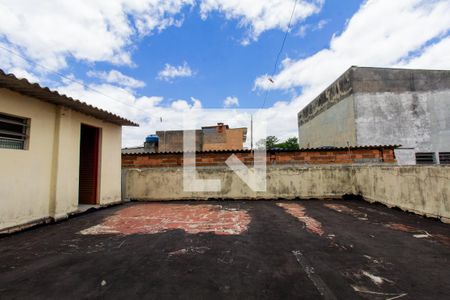 Casa à venda com 174m², 4 quartos e 1 vaga Casa à venda com 174m², 4 quartos e 1 vagaVaranda