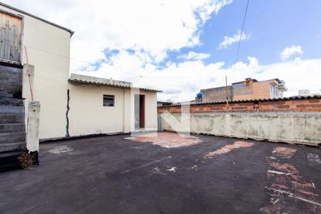 Casa à venda com 174m², 4 quartos e 1 vaga Casa à venda com 174m², 4 quartos e 1 vagaVaranda