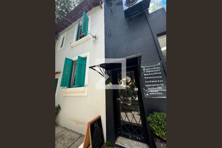 Casa à venda com 187m², 3 quartos e sem vaga Casa à venda com 187m², 3 quartos e sem vagaFachada