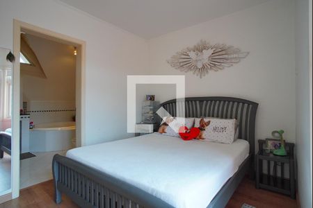 Casa à venda com 280m², 4 quartos e 4 vagasSuíte 1 - Segundo Andar