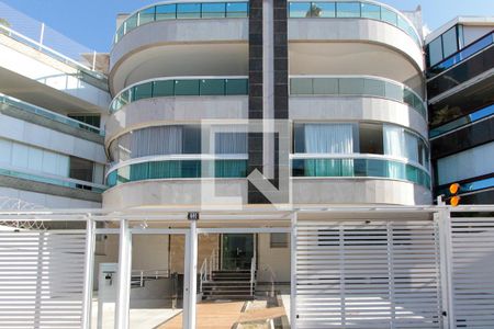 Apartamento à venda com 75m², 3 quartos e 2 vagas Apartamento à venda com 75m², 3 quartos e 2 vagasFachada