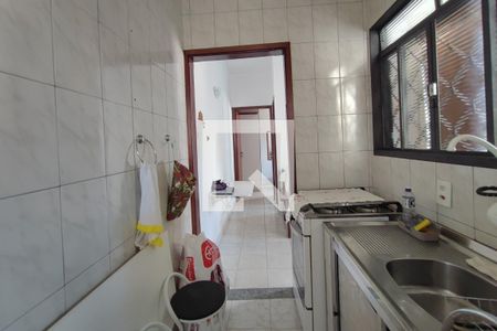 Casa à venda com 140m², 5 quartos e 4 vagasEdícula - Cozinha