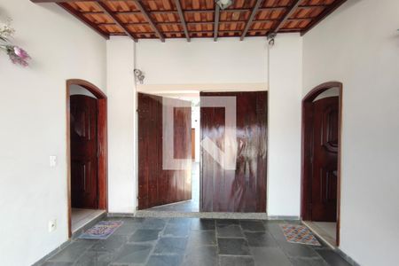 Casa à venda com 140m², 5 quartos e 4 vagasQuintal - Garagem