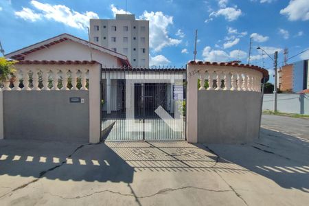Casa à venda com 140m², 5 quartos e 4 vagasFachada
